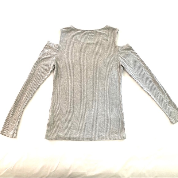 💎 3/$30: Drew Cold Shoulder Ribbed Long Sleeve - Picture 2 of 4